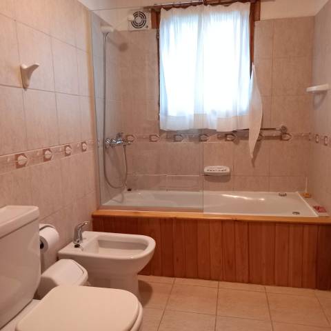 baño privado con bañera en cada cabaña
